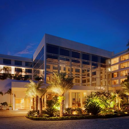 Radisson Blu Plaza Hotel Hyderabad Banjara Hills מראה חיצוני תמונה The hotel at night
