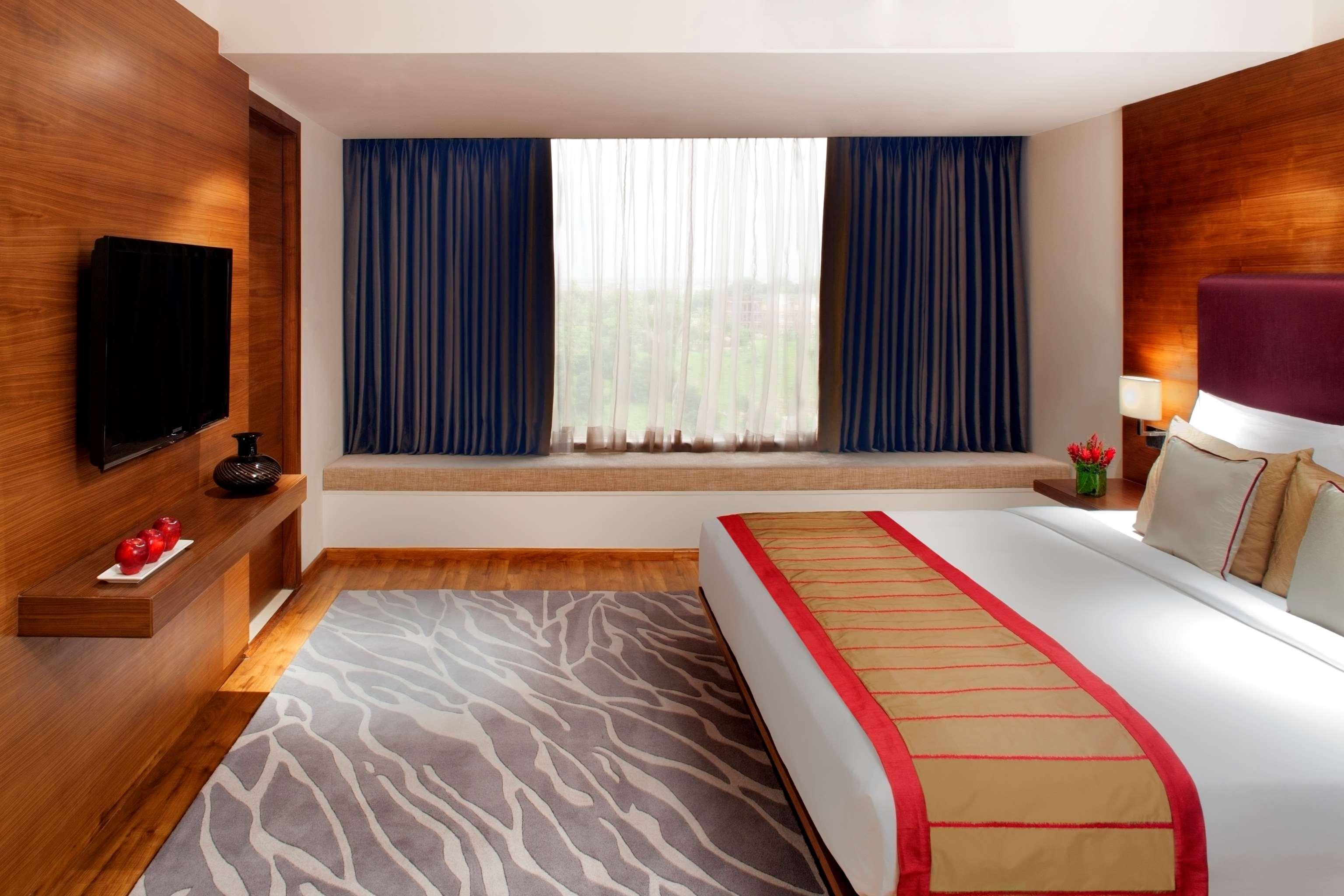 Radisson Blu Plaza Hotel Hyderabad Banjara Hills מראה חיצוני תמונה Deluxe Room