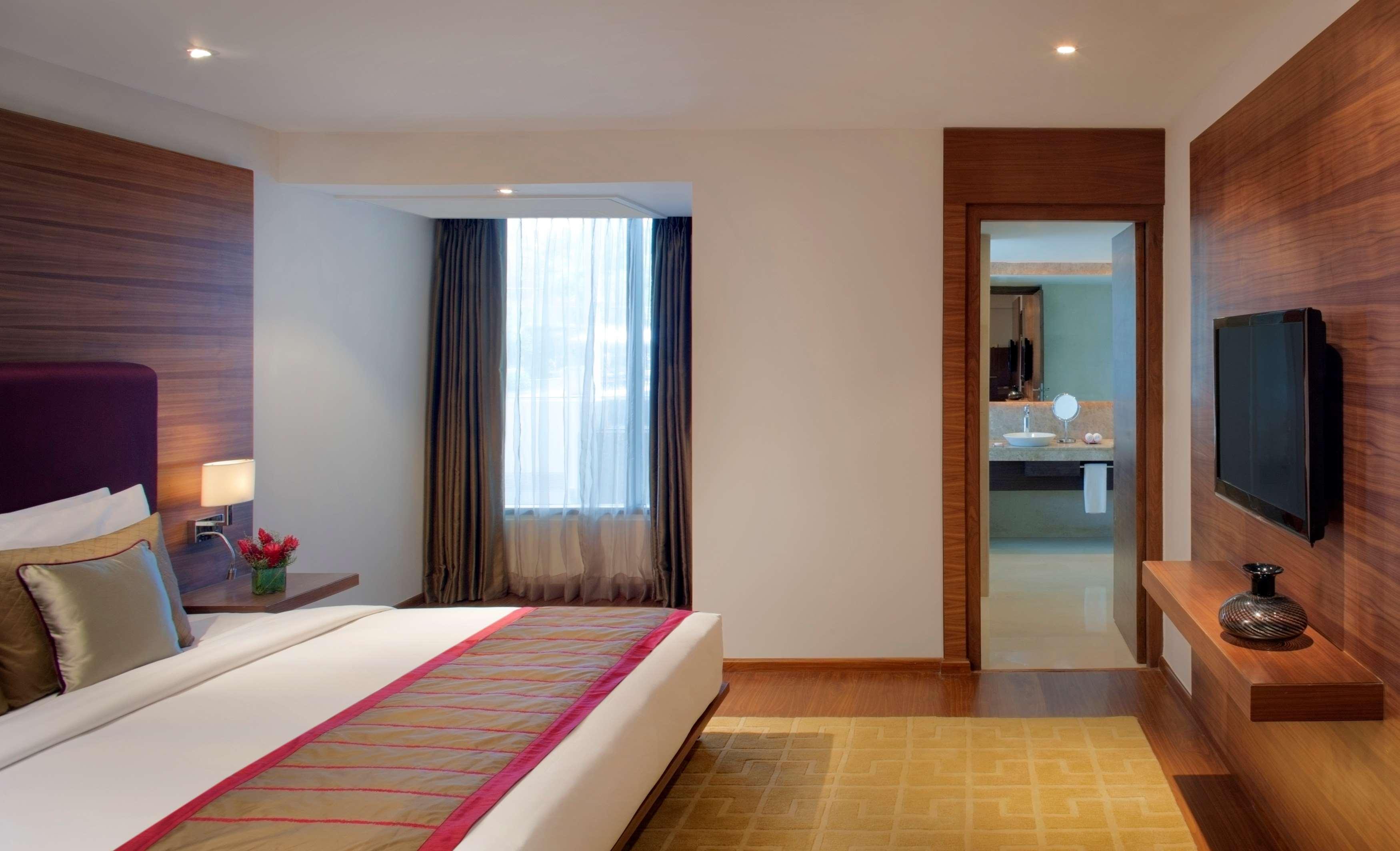 Radisson Blu Plaza Hotel Hyderabad Banjara Hills מראה חיצוני תמונה A room at the Taj Bengal