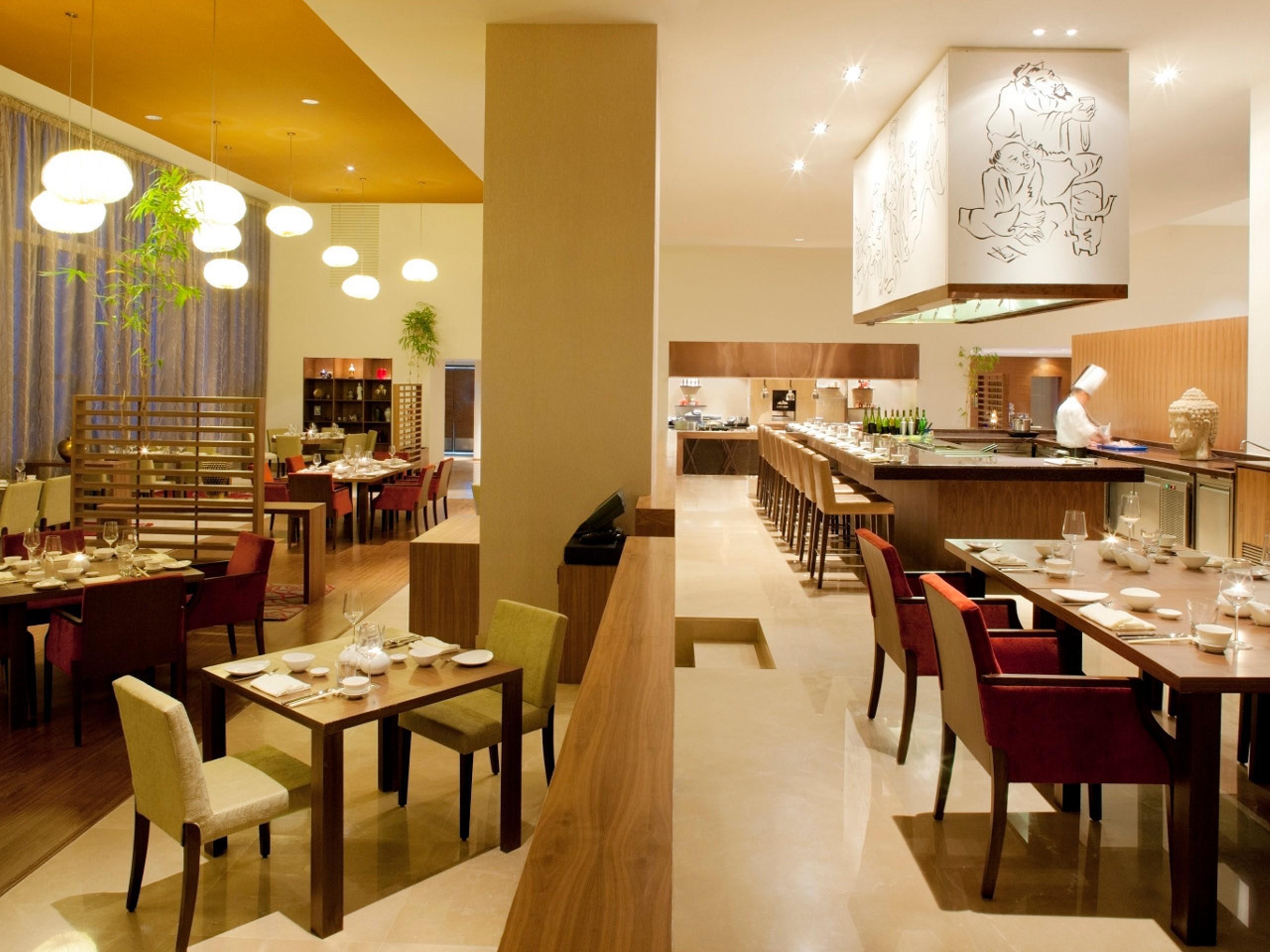 Radisson Blu Plaza Hotel Hyderabad Banjara Hills מראה חיצוני תמונה The restaurant