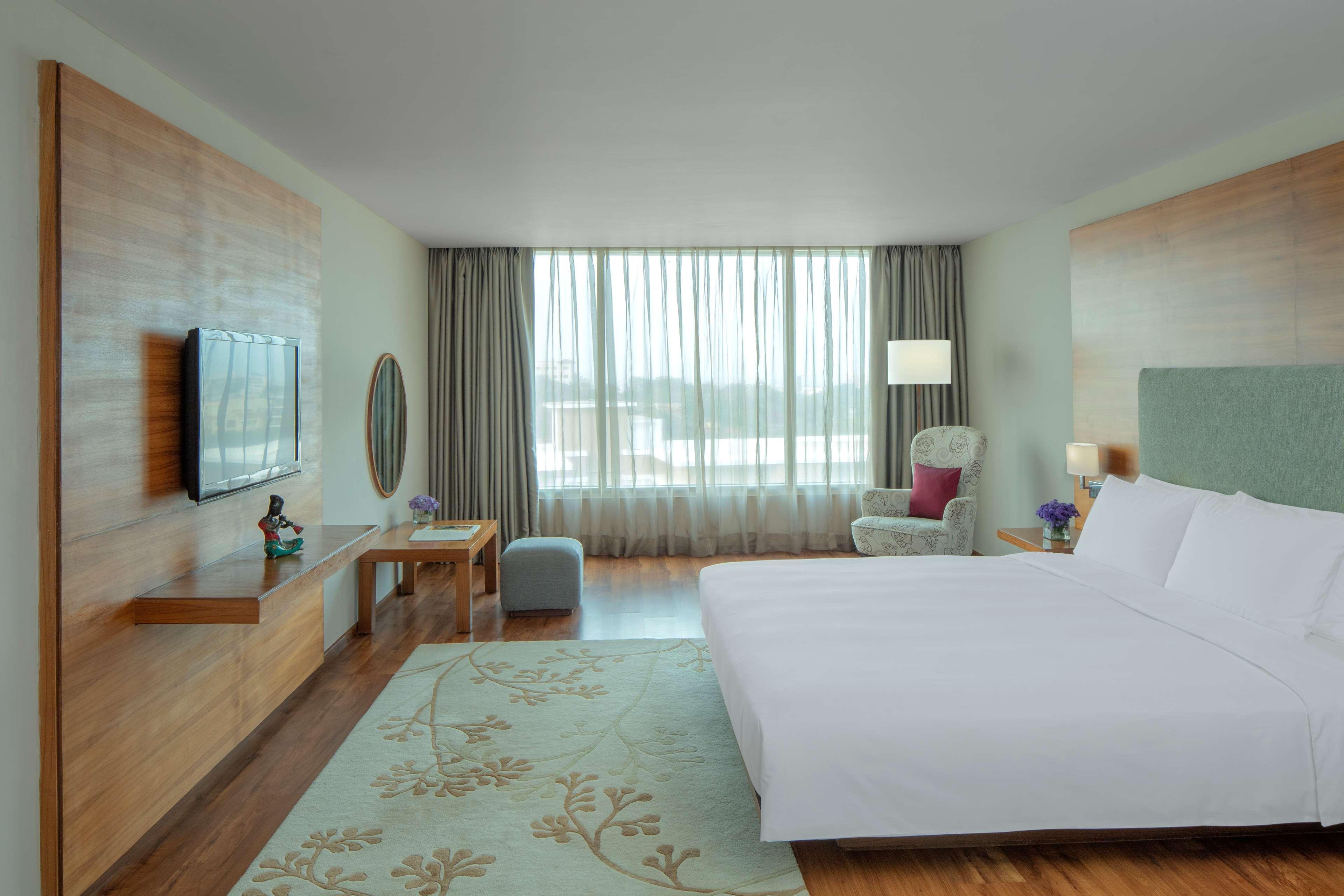 Radisson Blu Plaza Hotel Hyderabad Banjara Hills מראה חיצוני תמונה Deluxe Room
