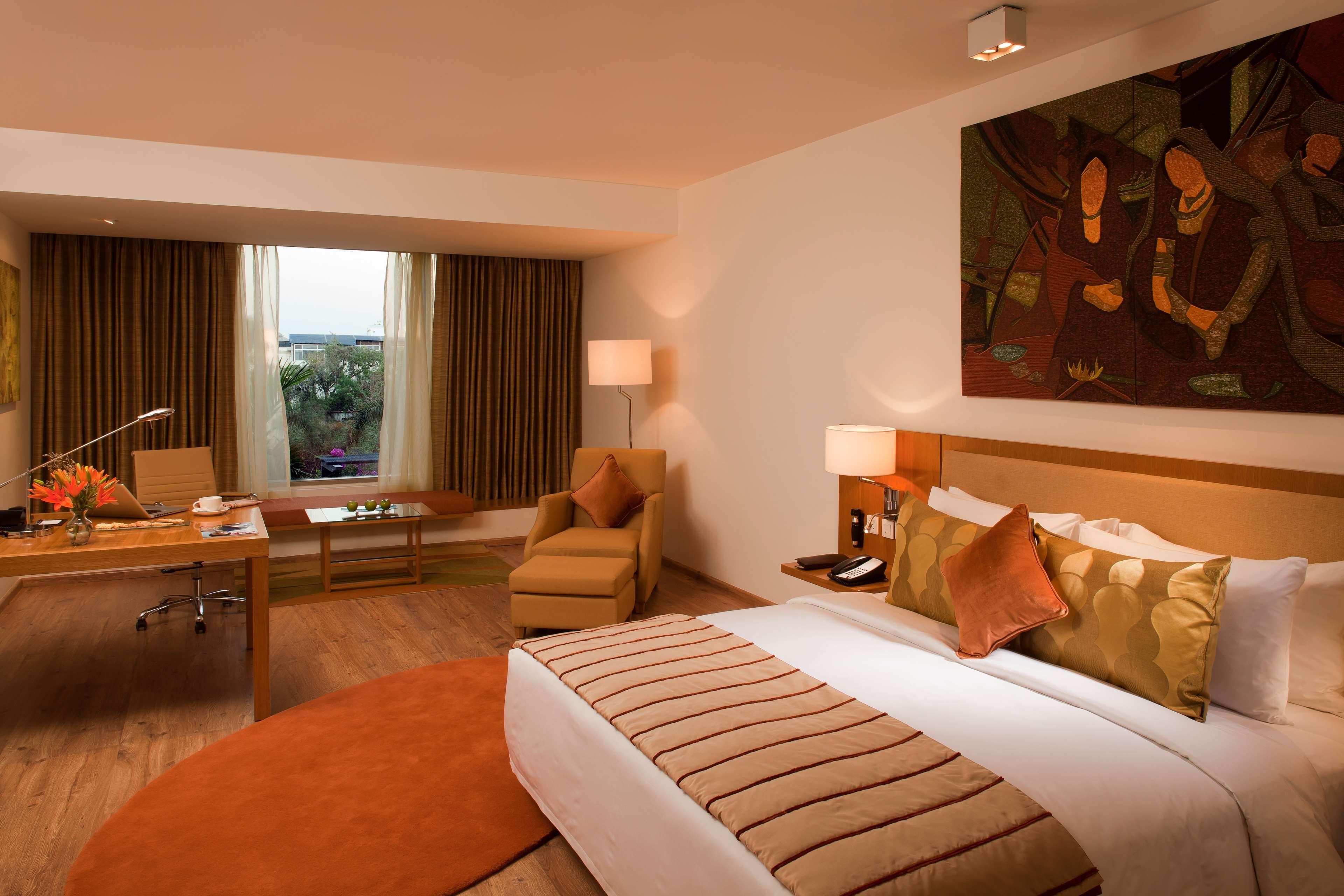 Radisson Blu Plaza Hotel Hyderabad Banjara Hills חדר תמונה A room at the Taj Bengal