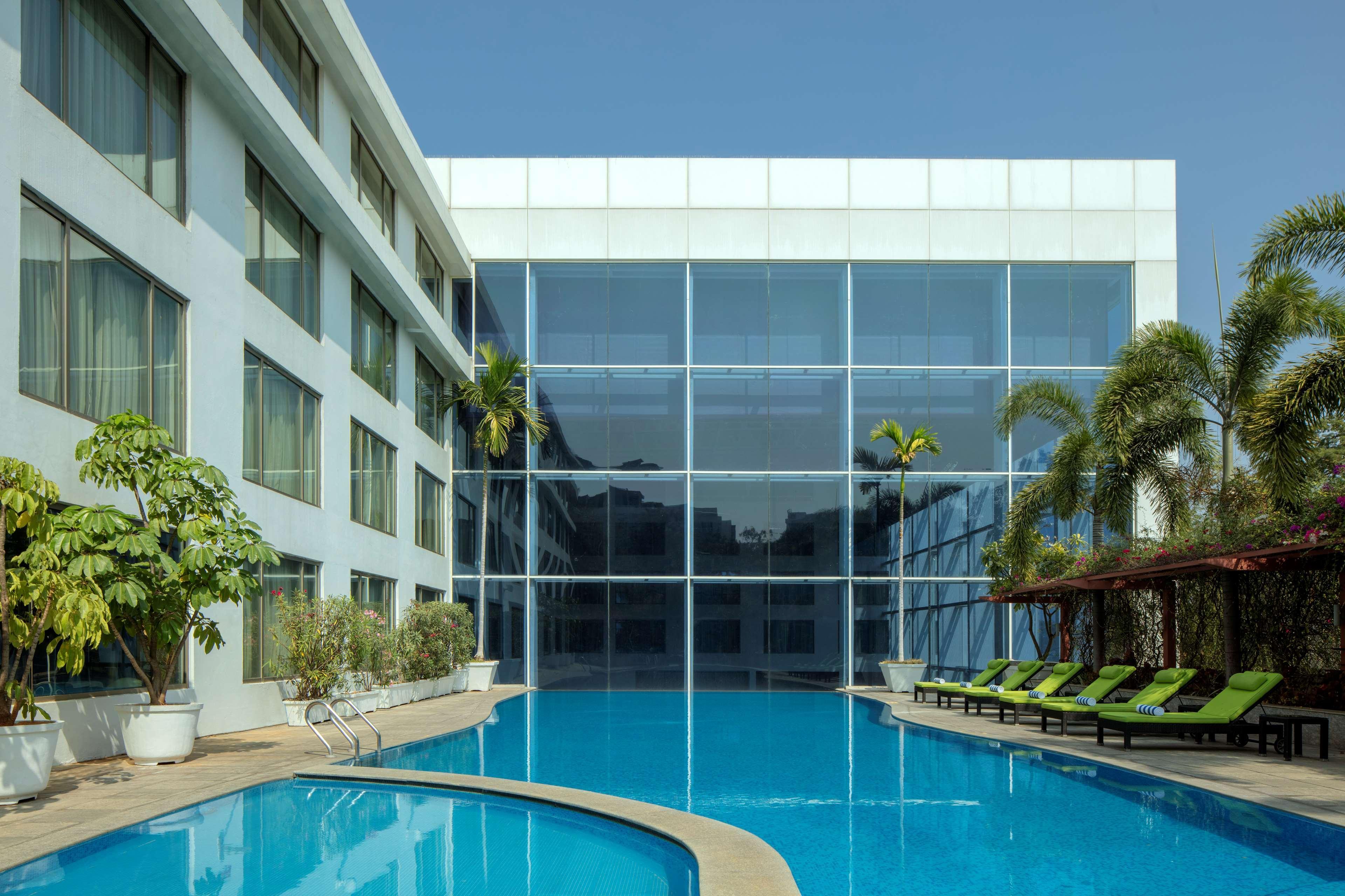 Radisson Blu Plaza Hotel Hyderabad Banjara Hills מראה חיצוני תמונה The Park, Hyderabad