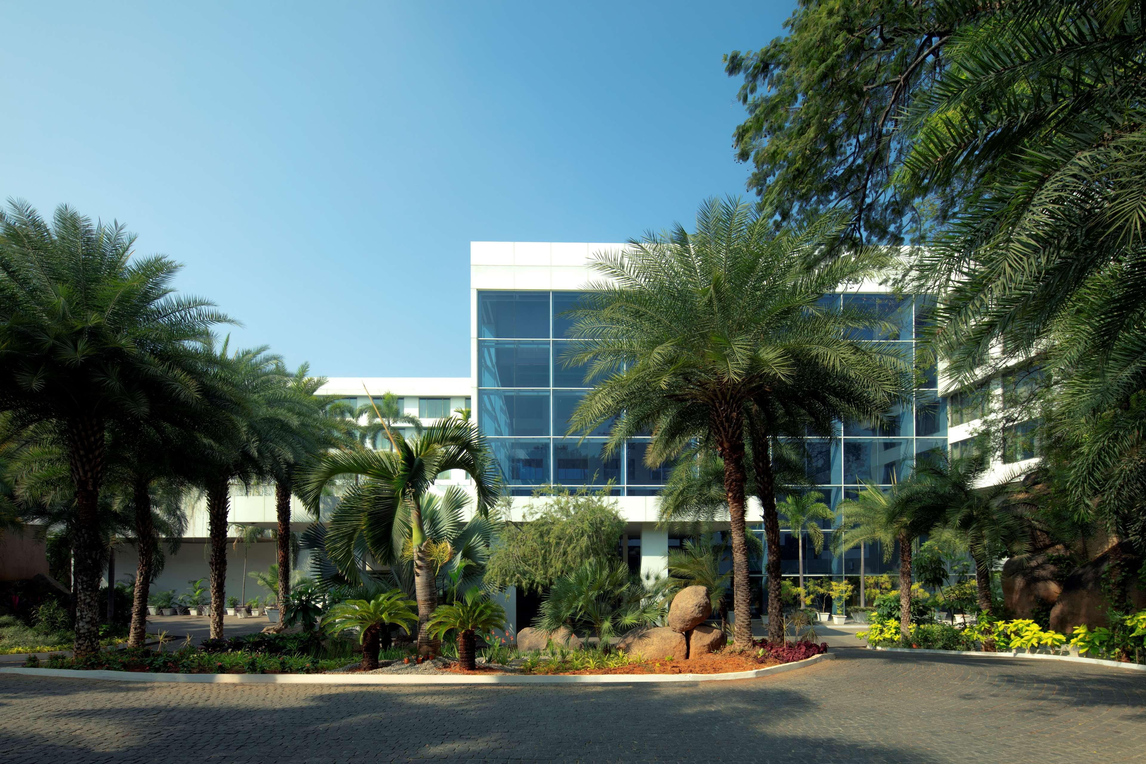 Radisson Blu Plaza Hotel Hyderabad Banjara Hills מראה חיצוני תמונה The Infosys campus in Mysore
