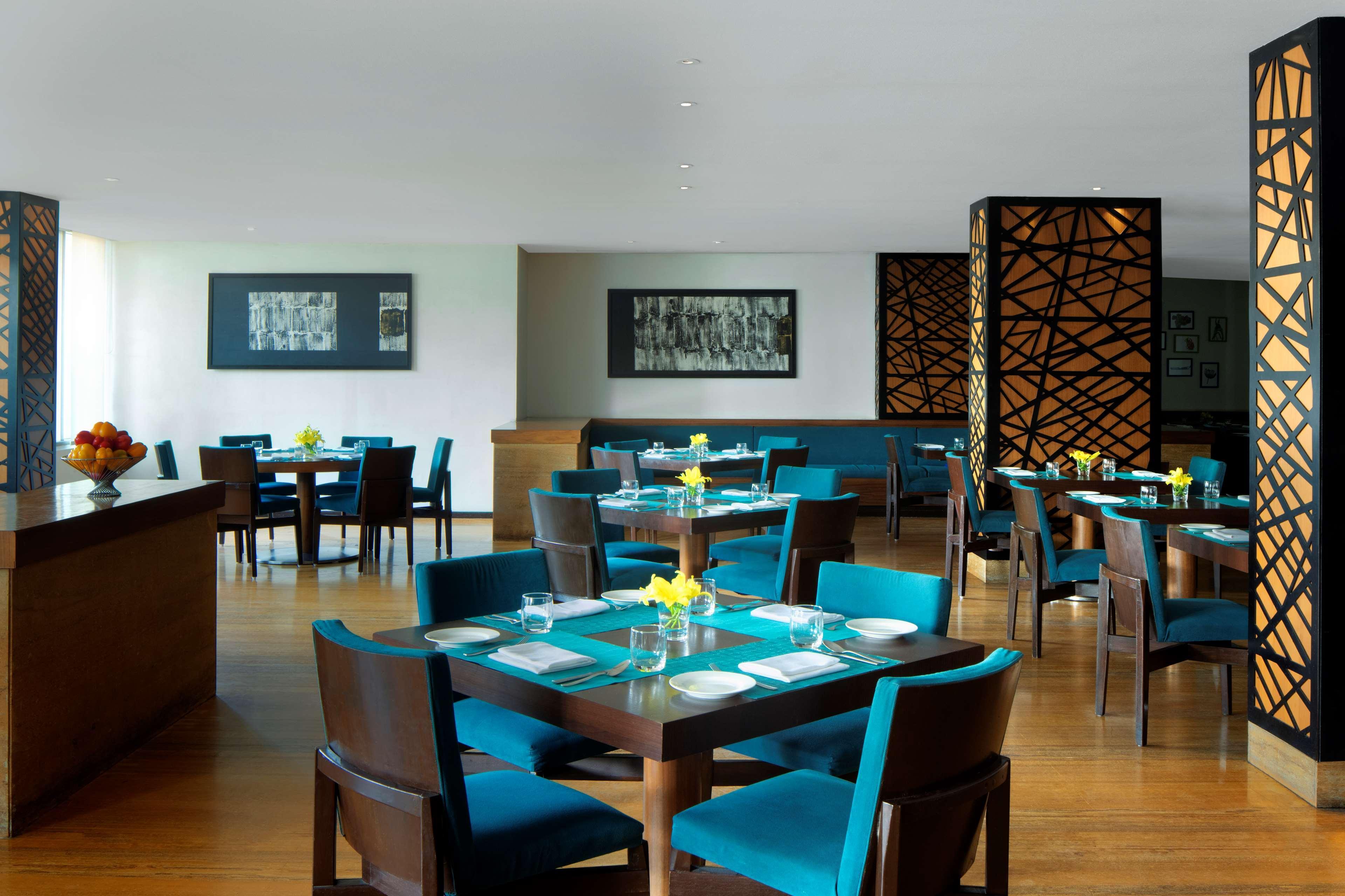 Radisson Blu Plaza Hotel Hyderabad Banjara Hills מראה חיצוני תמונה The Park, Hyderabad