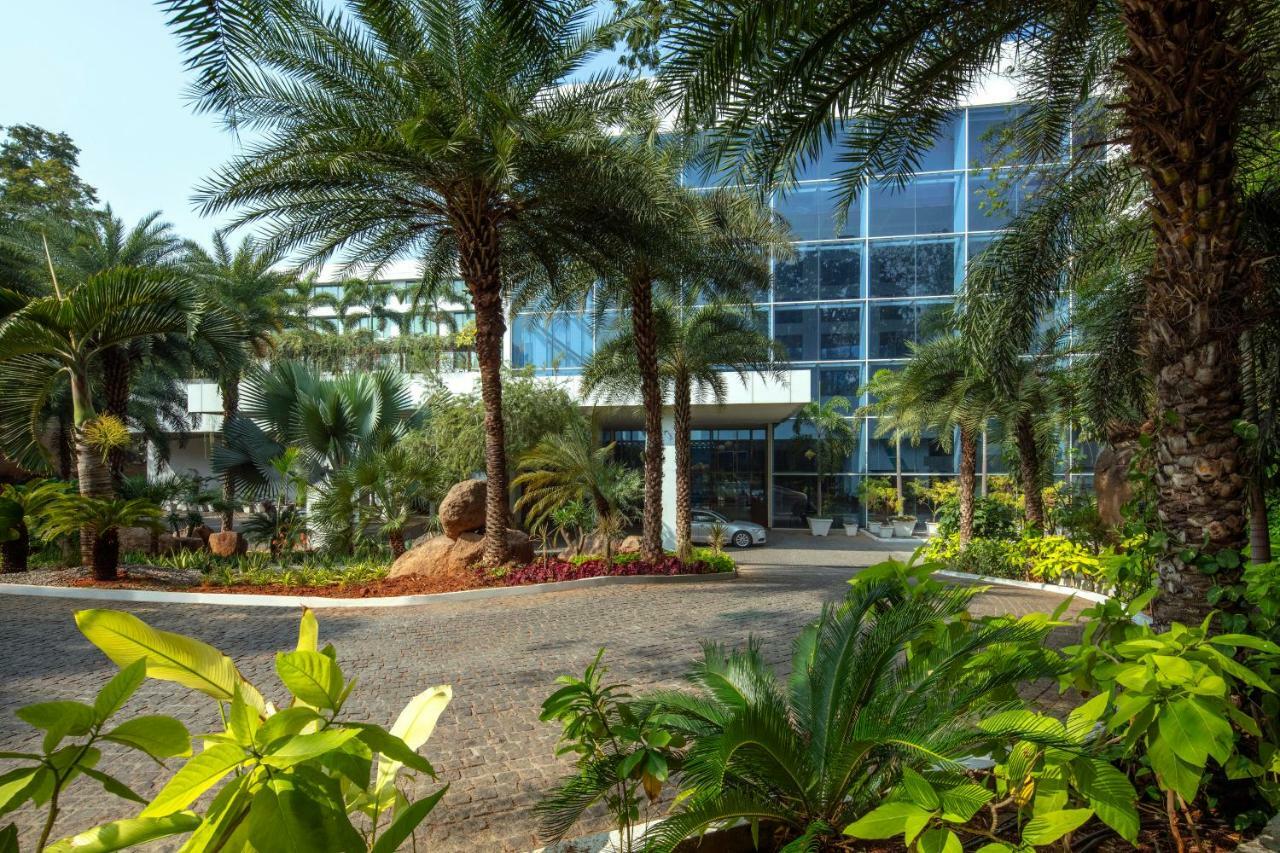 Radisson Blu Plaza Hotel Hyderabad Banjara Hills מראה חיצוני תמונה The Leela Palace, Chennai