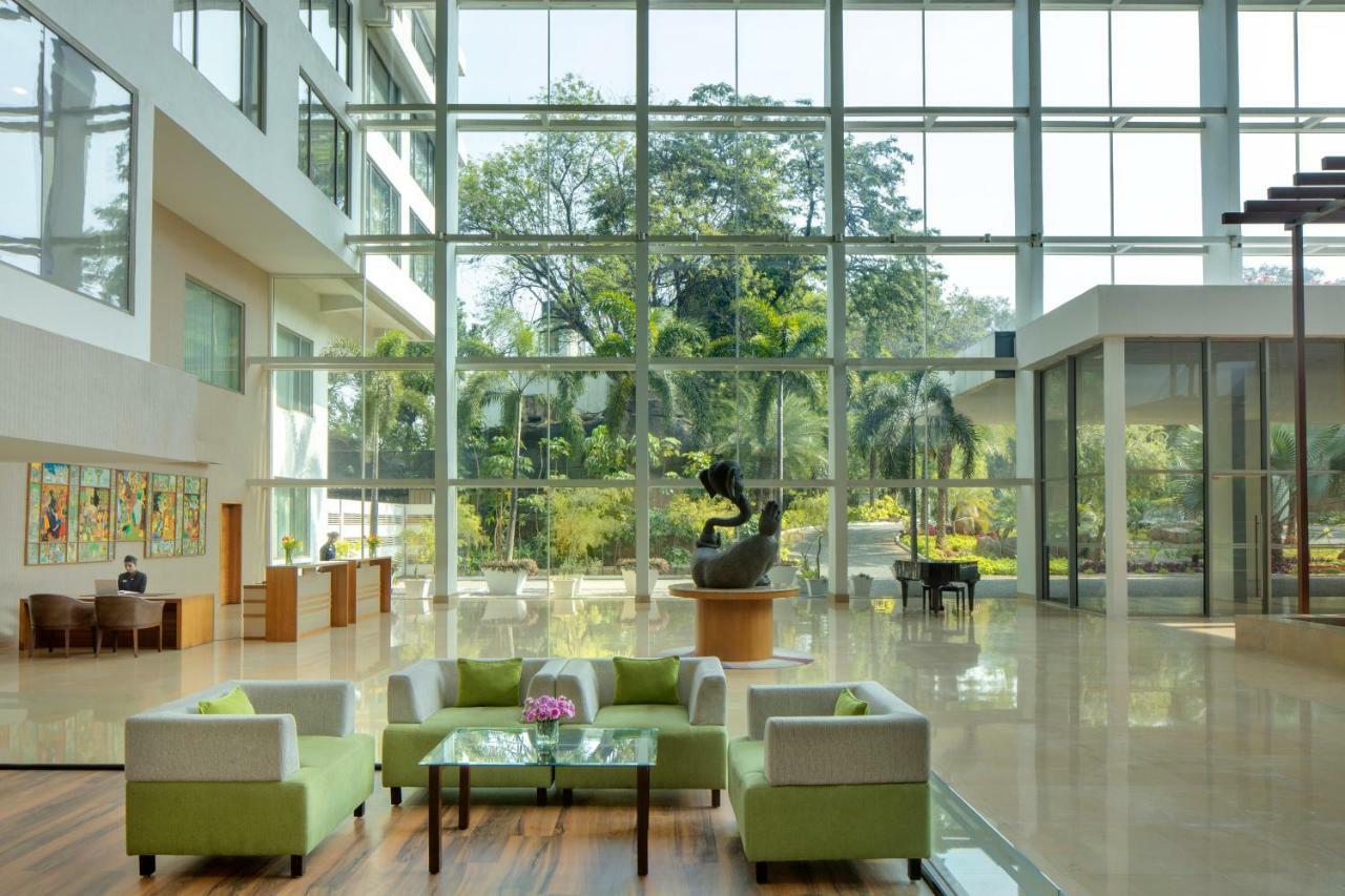 Radisson Blu Plaza Hotel Hyderabad Banjara Hills מראה חיצוני תמונה The lobby of the Park Hotel, New Delhi